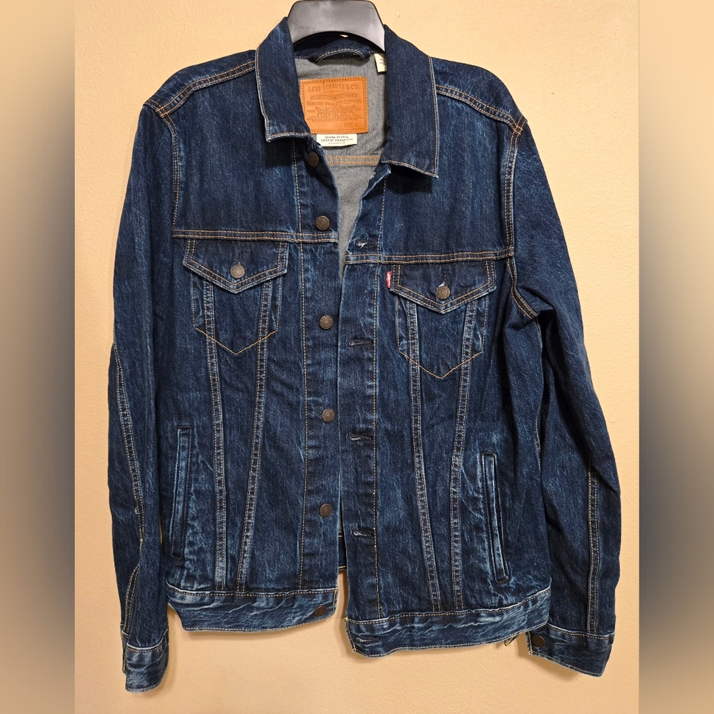 Levi's Premium Trucker Jacket Dark Wash  Size L  EUC